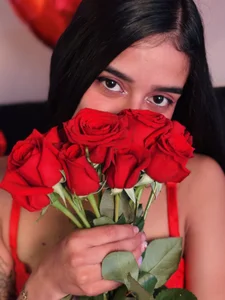 DanielaMonroe 🌹 Warm whispers on the day of love 💖 Billede