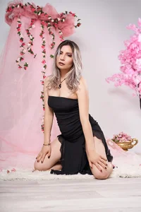 ElizabethAdams_ Divine elegance   👑 Εικόνα 2