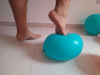 Mia_Adell_11 Balloons & Feet Hình 2