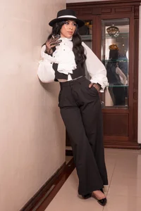 LiaPearce Elegance Pic 3