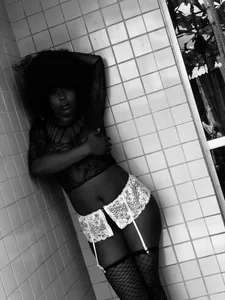 Strip_me_naked_ Public Hình