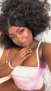 Brittanyjhons_のEbonnny!!の 8枚の写真