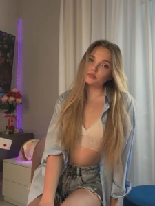 JulieLupo One shirt can replace an entire wardrobe👔😮 Billede 2