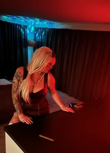 Daddyscigarslut Public Pic