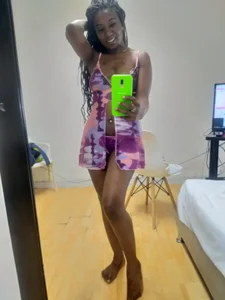 goldenn_ass1 horny rn my room Pic 4