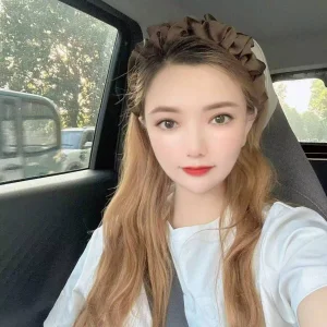 LucyLin-d2 Public 사진 4