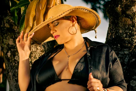 GianellaCox_ RADIANT MATURITY, SHINING WITH ELEGANCE AND WISDOM Pic 5