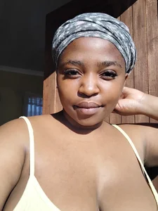 African_Busty Public - {count, plural, one {תמונה אחת} two {שתי תמונות} many {# תמונות} other {# תמונות}}