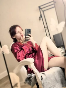 Milena_Milyan Look at the mirror Pic 4