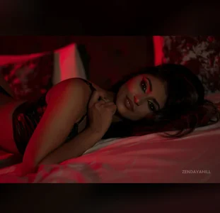 ZendayaClark Public Immagine  5