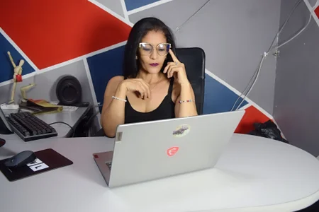 CarlaSNS day in the office صورة واحدة|CarlaSNS day in the office صورتان|CarlaSNS day in the office  3 صور|CarlaSNS day in the office  3 صورة