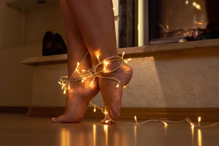 DolphinDreams: feet tease... ( 8 фото)