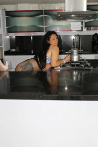 chloeparker_Hot kitchen Bild
