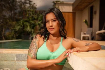 Ana_mariiaa 💚 Sun-Kissed & Barely Behaving Hình 2
