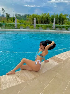 LucianaMillerX Let's play in the pool Pic
