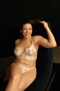 Ellie-Elizabeth: Feminine. Unfiltered. Unapologetic ( 2 фото)