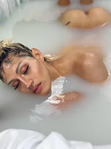 Akame_s Quieres darte un baño conmigo? Pic 6