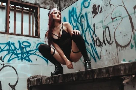 babi_vale between broken walls and strong curves Pic 2