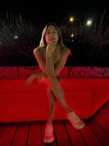 Holly_Joy Public Pic 3