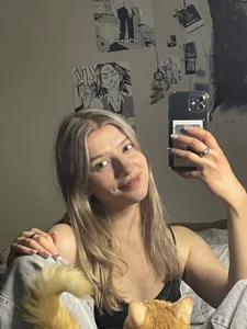 GloriaCwik Public  4টি ছবি