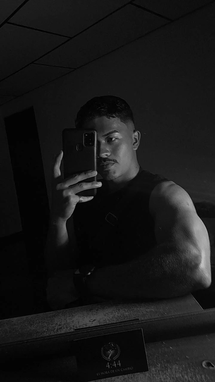 صور NicolaiKarav الرائجة  7523