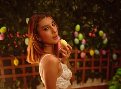 AilishBenson 🐰🐣Happy Easter🥚🤍 Bilde