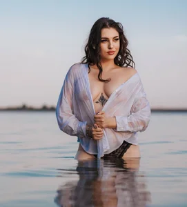 Call me Eve od EveHyde  fotka