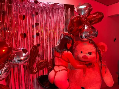 ariana_michel_ valentine´s day Pic 2