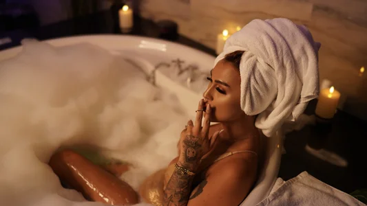 Nicol2NayaのThe New Me – All Real, All Yours 💋"の 3枚の写真