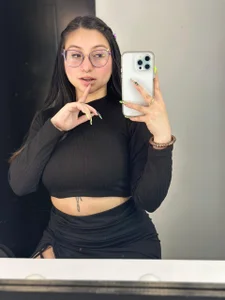 lucy_neil sexy girls Bilde 3