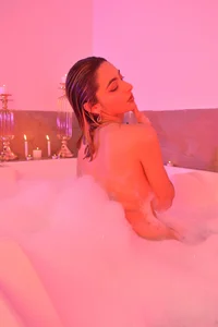 MelissaMoore_ Bath Seduction Immagine  2
