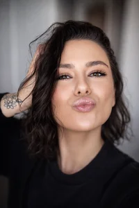 alwayshornyvivi: Kisses to everyone❤️‍🔥💋💋💋 ( фото)