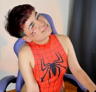 emma_cute7Spider-woman Bild 2