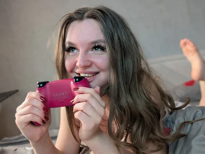 juicy-pussy Whoever loses - take off everything... Immagine  5