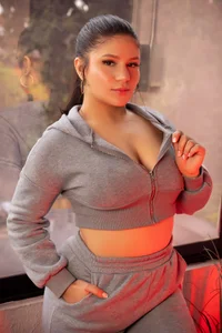 ValeriaMonet a little more of me Bilde