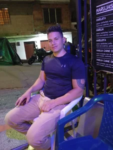 EternalfuegoのThe sexiest gym guy 💪🏻🥵の 3枚の写真