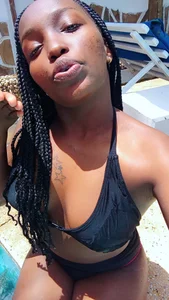 Vprettieeer Public Pic 2