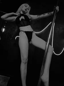 ElswythCovil I'm crazy about this pole 사진 3