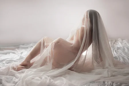 Sweet Girl in White🤍 de Jazmiinee  2 Imagens