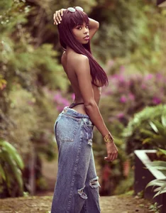 Age is just a number, right? 😉 de adaraSmiith  2 Imagens