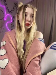 CallMeEffy1: kitty girl ( 5 фото)