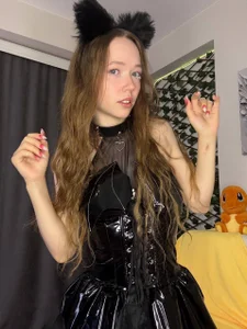 Petite_Polly Being so night bat with you😽 Bilde 3