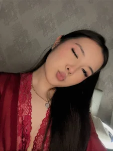 AlberthaEscue beautiful in red Pic 2