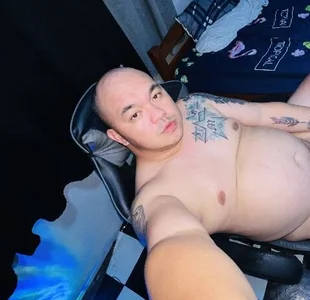 Public de ur_asian_chub_922  4 photos