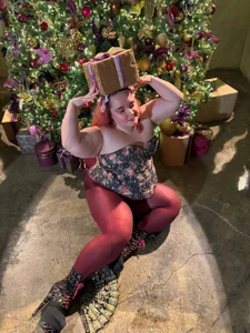 ass_gives New Year's gift Pic 3