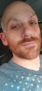 Yuh de Houbtm  5 photos