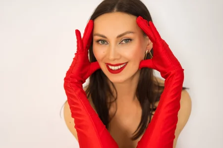 MonikaBelachi Red Mood Pic 2