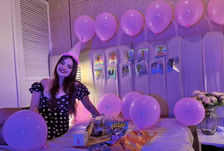 hannahst_ HAPPY BIRTHDAY HANNAH 🎉🎁🎊🎈 Pic