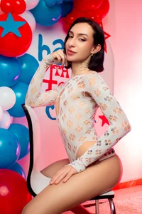 MadisonWood01 This July 4 I want you to make me burn more than the fireworks ... and that you see your flag on eve Immagine  5