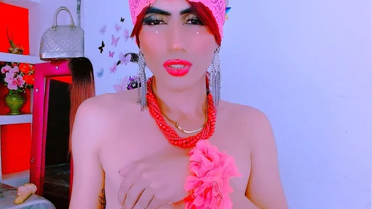 priscilahotker red pencil Pic